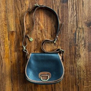 DOONEY AND BOURKE MESSENGER STYLE CROSSBODY LEATHER BAG GOLD HARDWARE